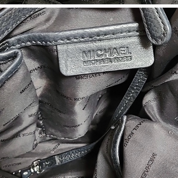 Michael Kors handbag. Soft pebble leather with silver hardware Large MK logos - Picture 7 of 10